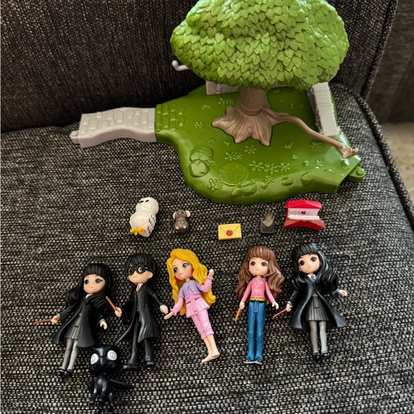 Harry Potter Magical Adventure Playset with Treehouse and Figures - Picture 1 of 2